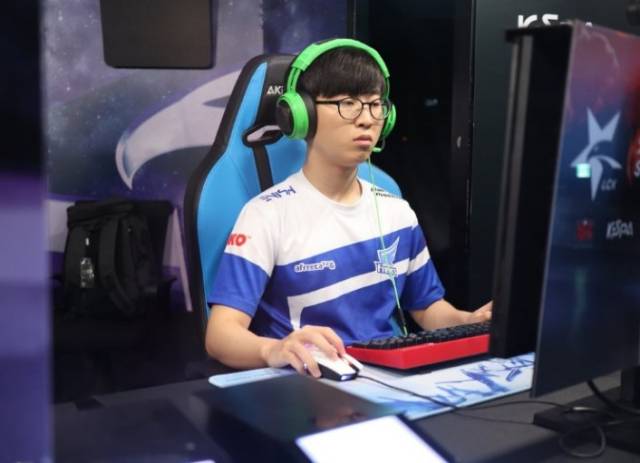 这背后反映 这背后反映